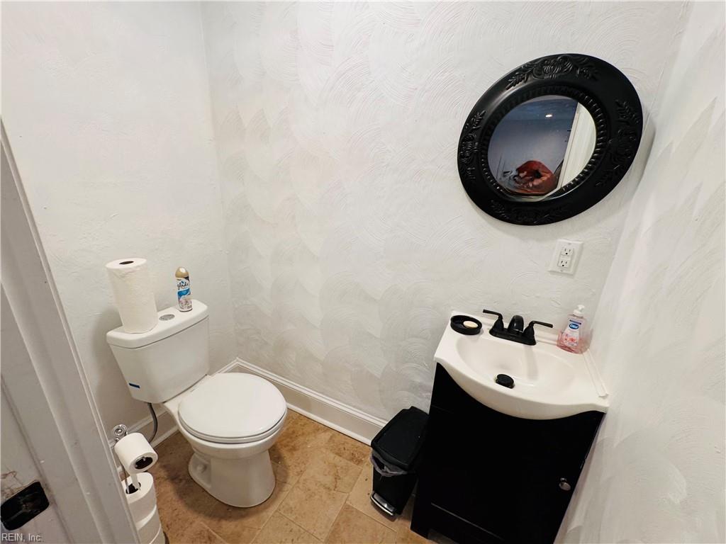 2417 Lansing Ave Property Photo 11