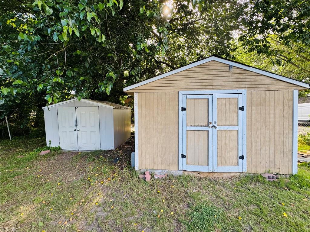 2417 Lansing Ave Property Photo 21