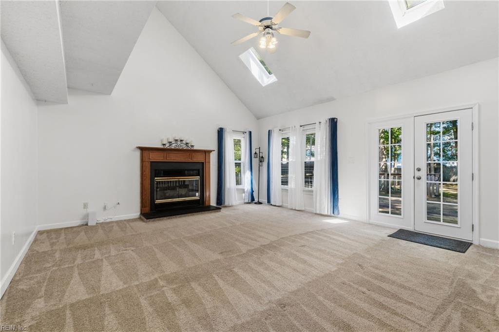 899 Eastnor Ct Property Photo 4