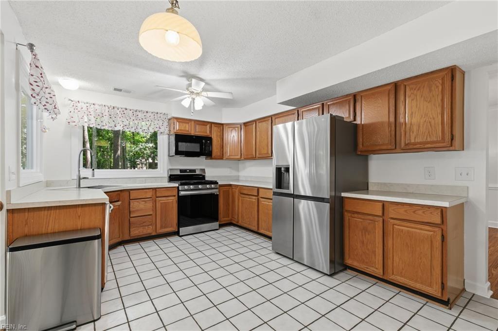 899 Eastnor Ct Property Photo 8