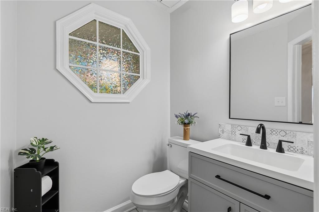 899 Eastnor Ct Property Photo 15