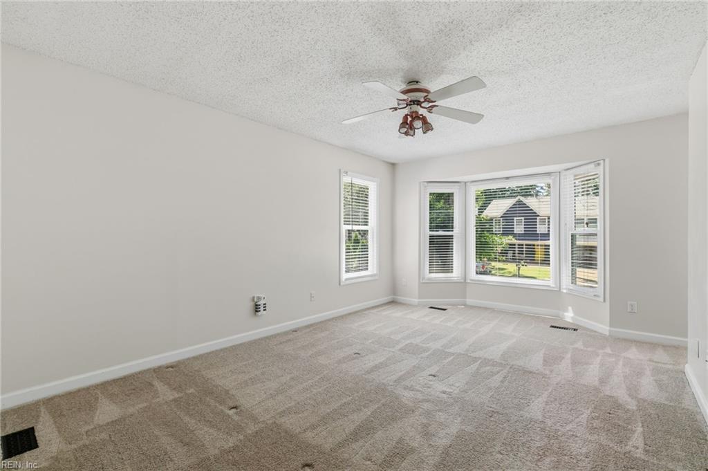 899 Eastnor Ct Property Photo 19