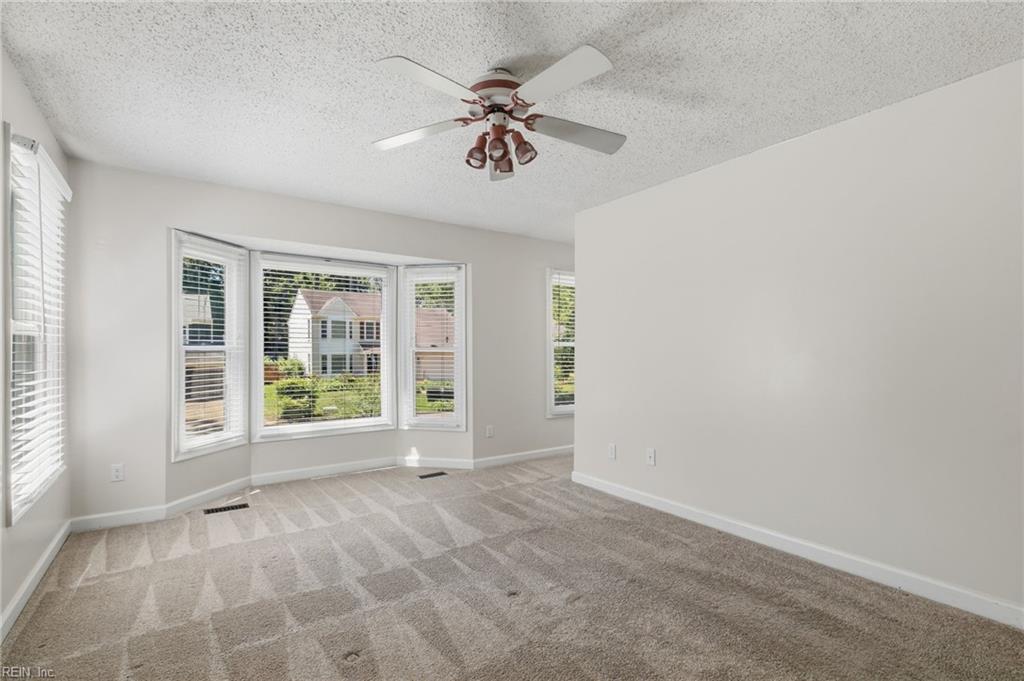 899 Eastnor Ct Property Photo 20