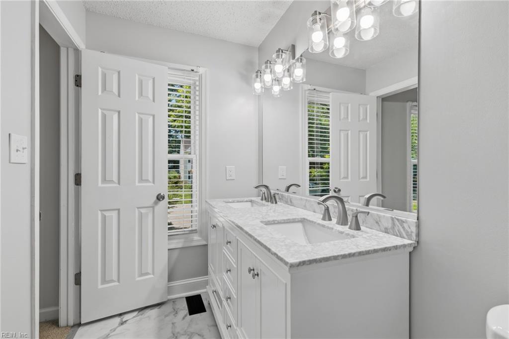 899 Eastnor Ct Property Photo 24