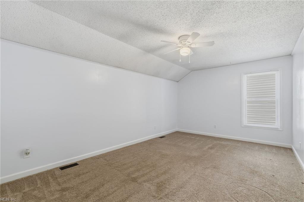 899 Eastnor Ct Property Photo 25