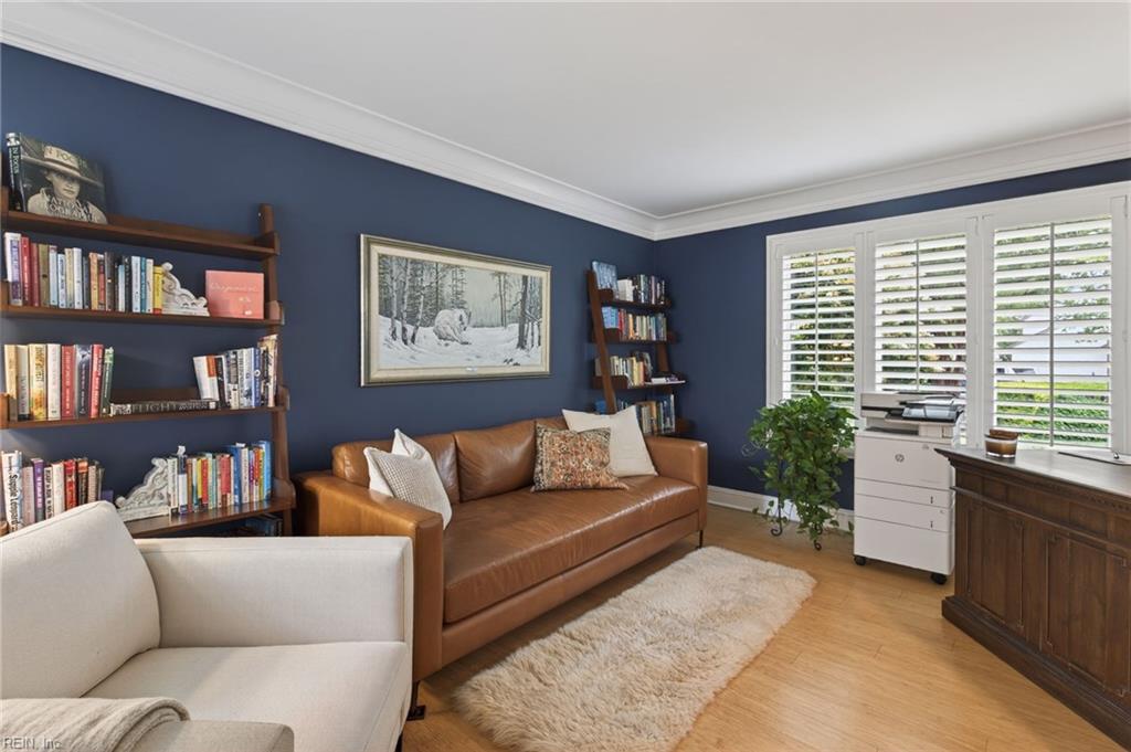 100 Holly Cres Property Photo 12