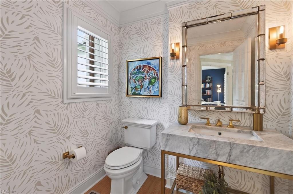 100 Holly Cres Property Photo 14