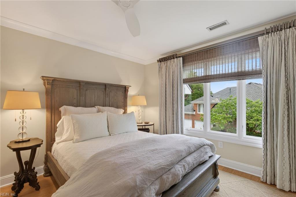 100 Holly Cres Property Photo 24