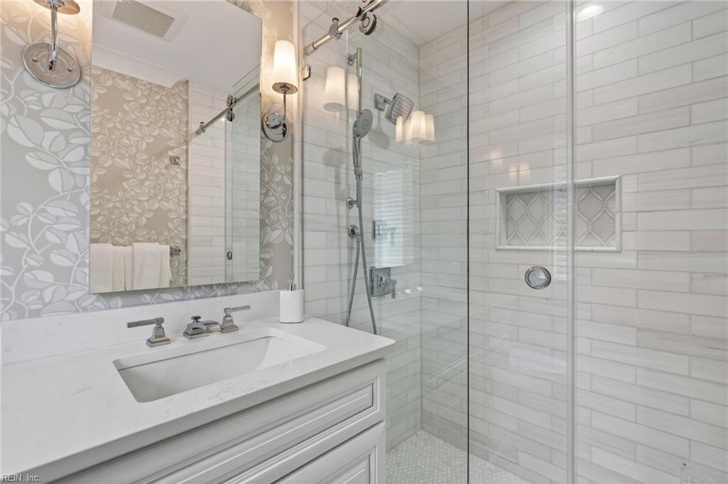 100 Holly Cres Property Photo 26