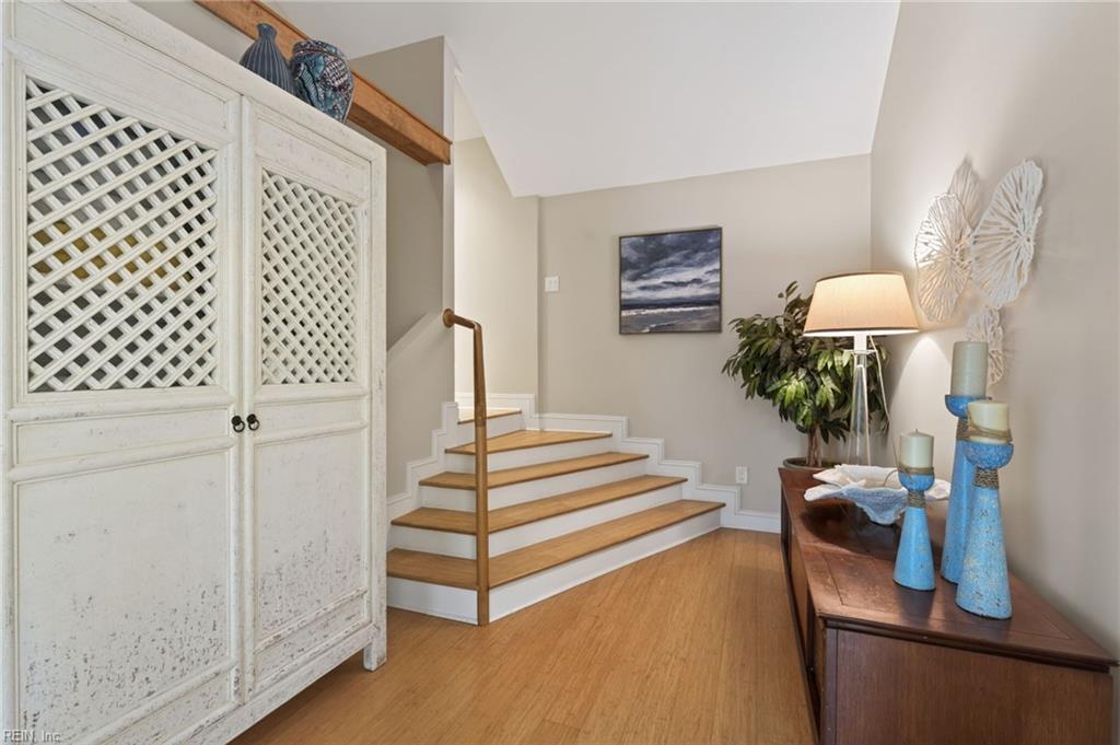 100 Holly Cres Property Photo 32