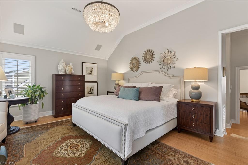 100 Holly Cres Property Photo 34