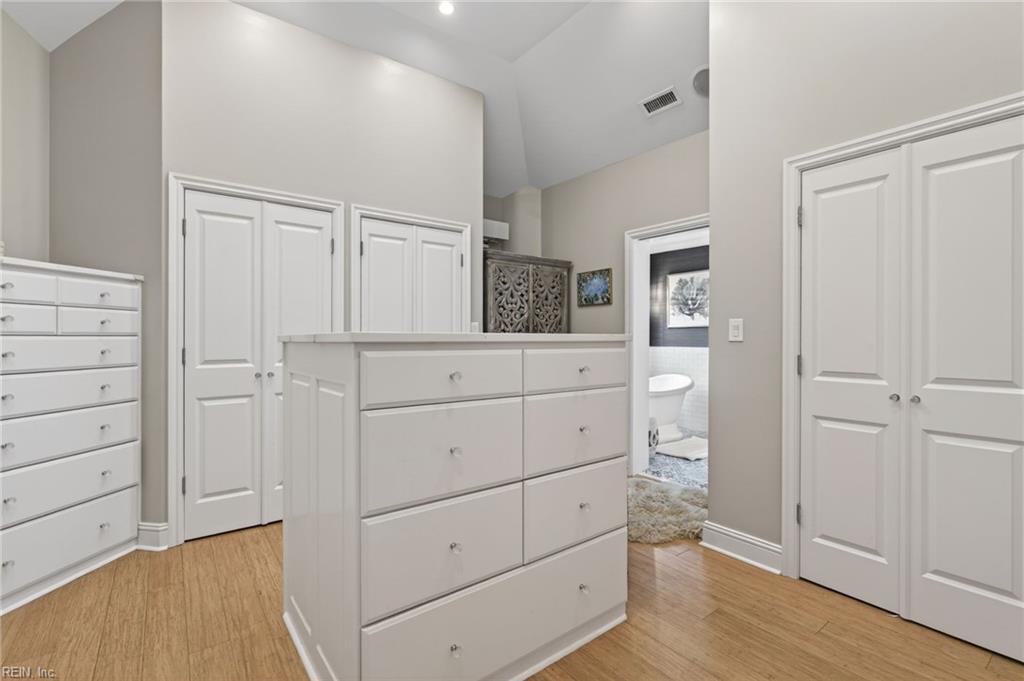 100 Holly Cres Property Photo 35