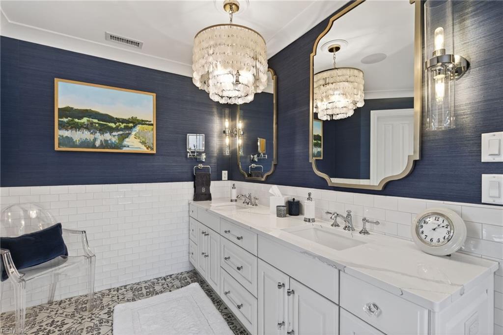 100 Holly Cres Property Photo 37