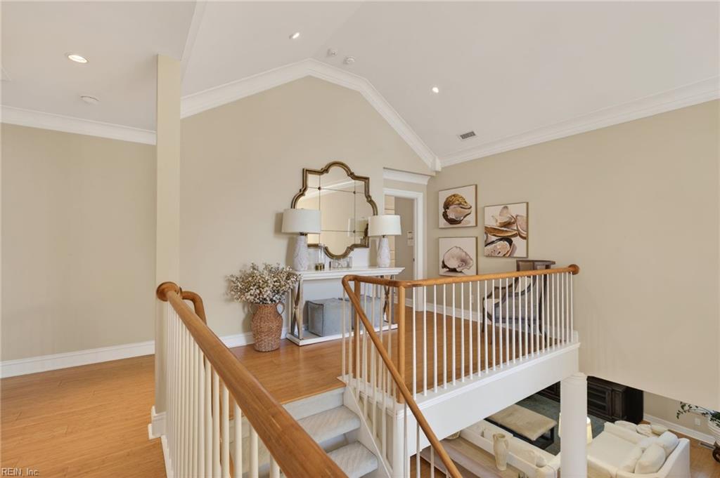 100 Holly Cres Property Photo 39