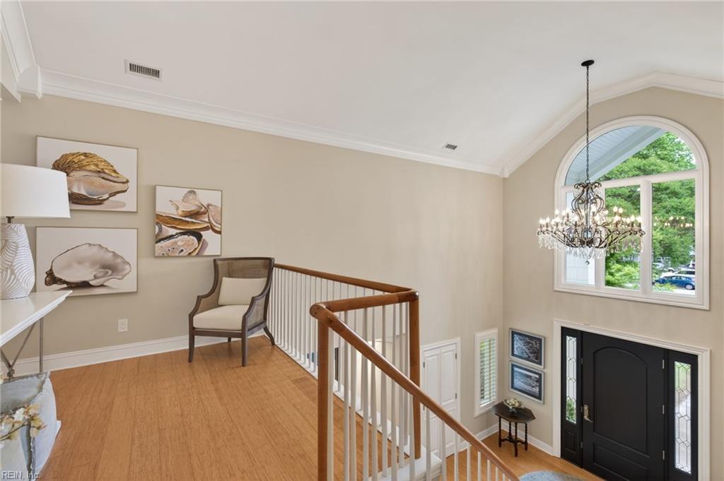 100 Holly Cres Property Photo 40