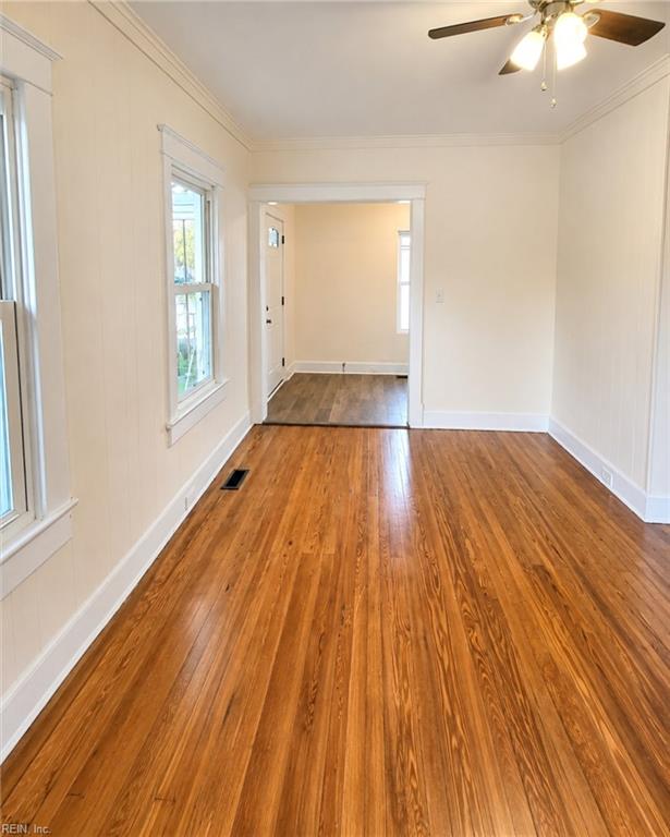 1040 30th St Property Photo 6