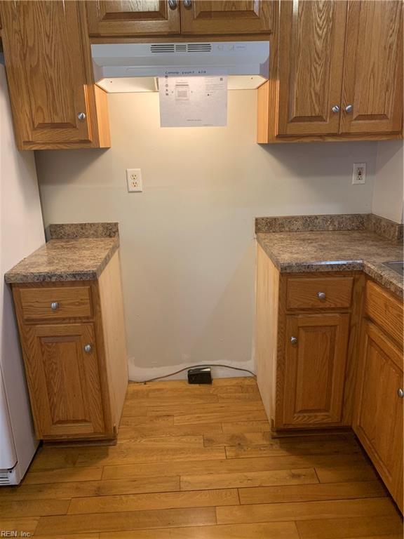 869 W 35th St Property Photo 15