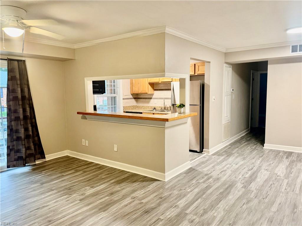 1010 Barclay Sq Property Photo 6