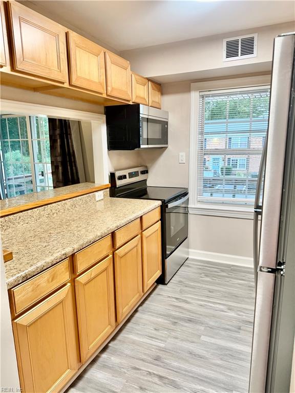 1010 Barclay Sq Property Photo 8