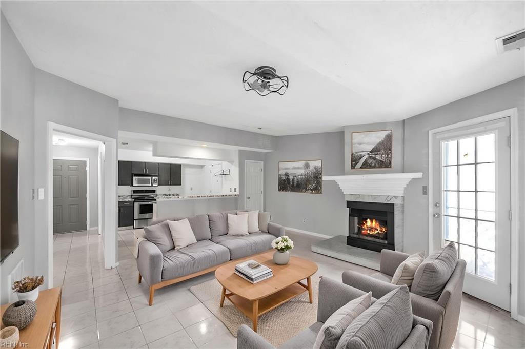 717 Inlet Quay Property Photo 8