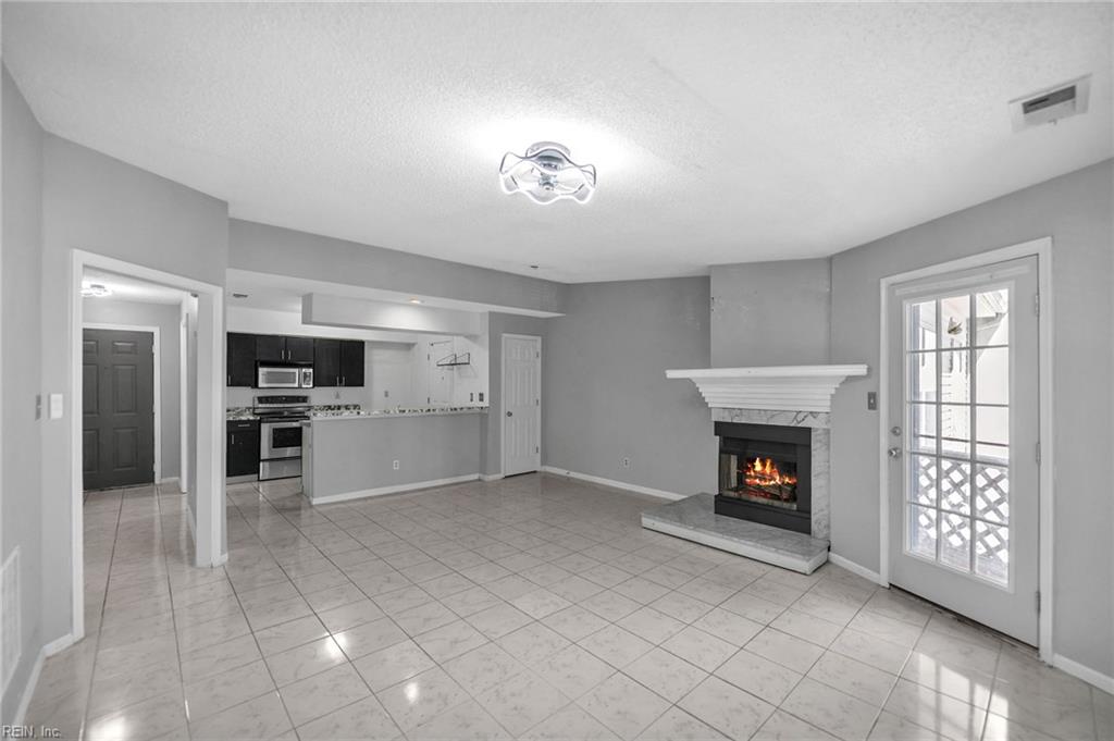 717 Inlet Quay Property Photo 9
