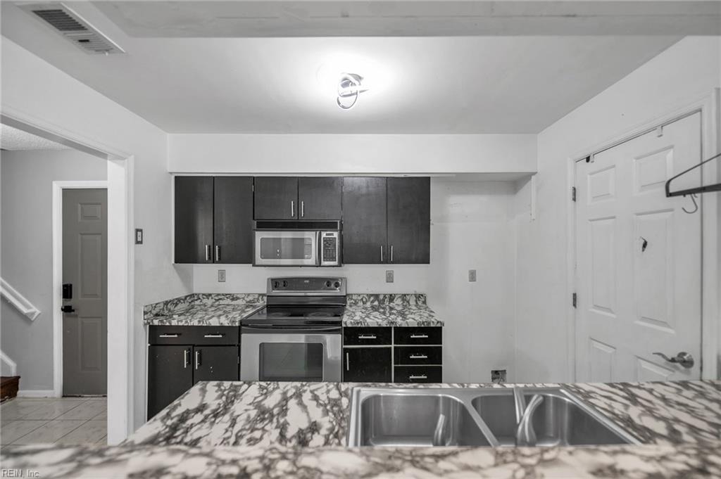 717 Inlet Quay Property Photo 11