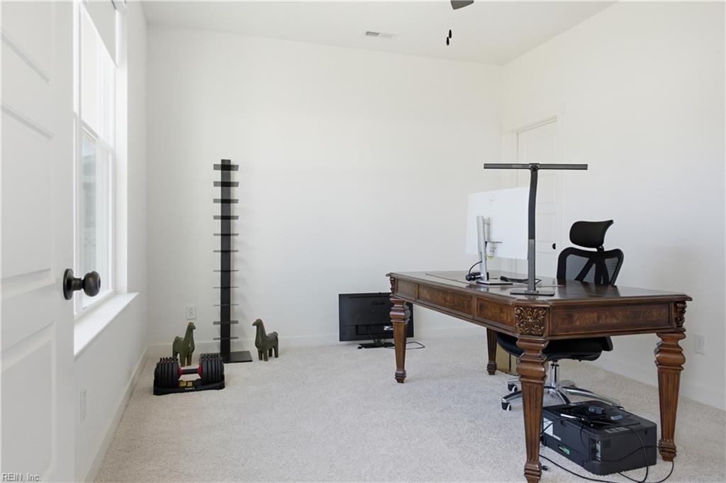 150 Hessian Loop Property Photo 16