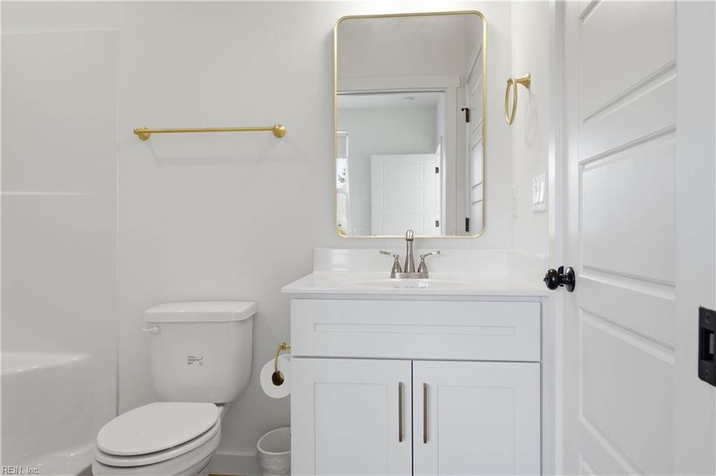 150 Hessian Loop Property Photo 17