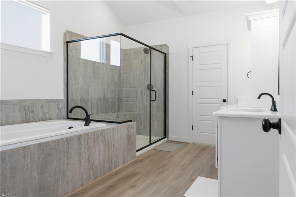 150 Hessian Loop Property Photo 29