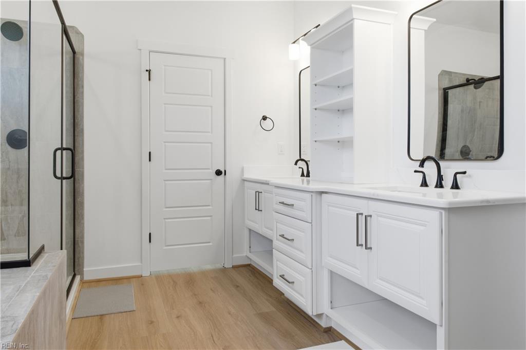 150 Hessian Loop Property Photo 31