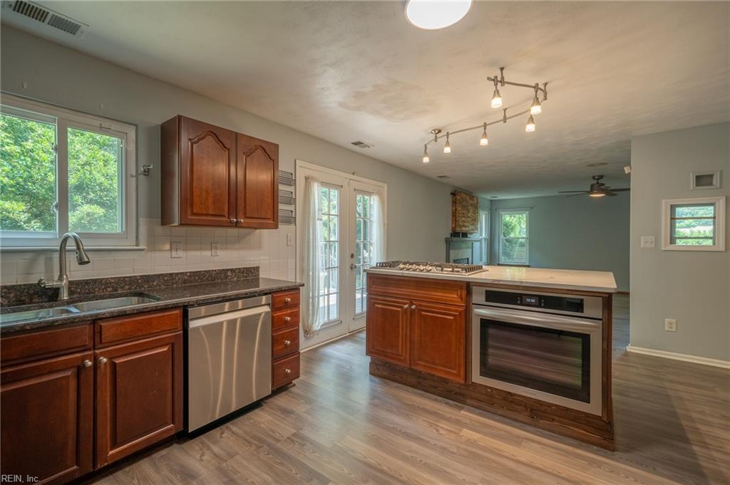 4100 Scotfield Dr Property Photo 11