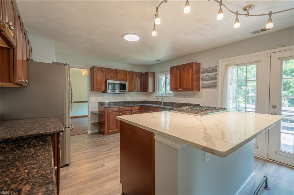 4100 Scotfield Dr Property Photo 13
