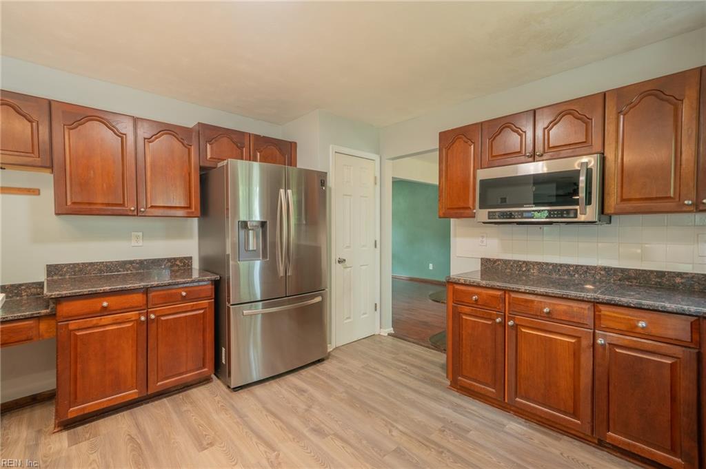 4100 Scotfield Dr Property Photo 14