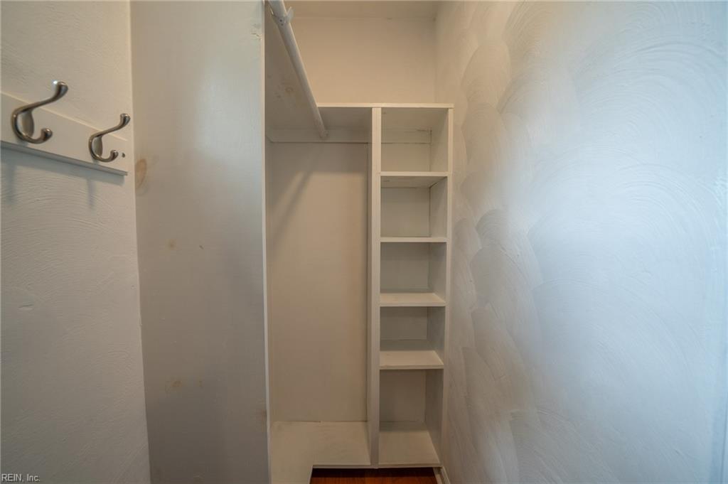 4100 Scotfield Dr Property Photo 28