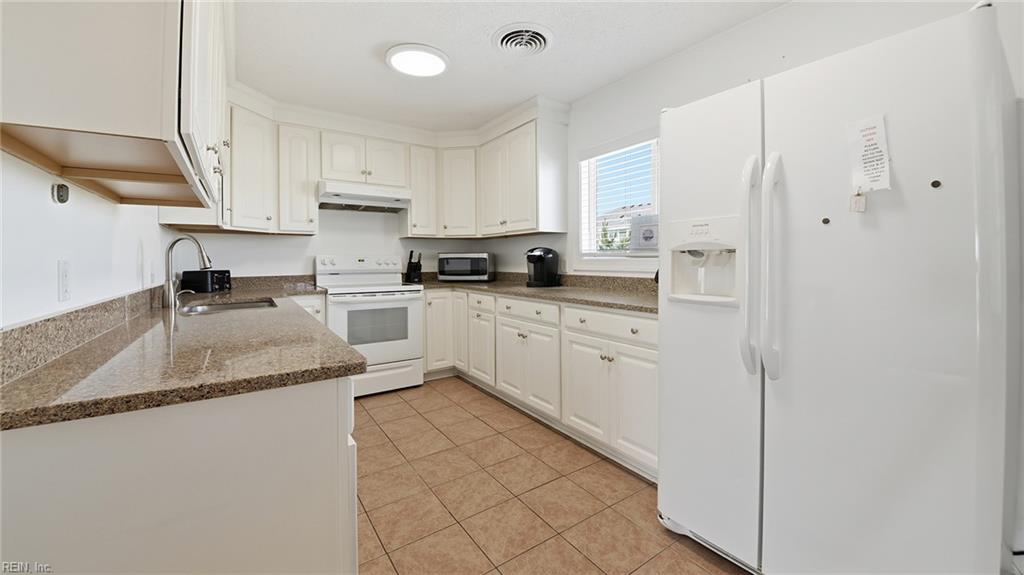 3537 Sandfiddler Rd Property Photo 9
