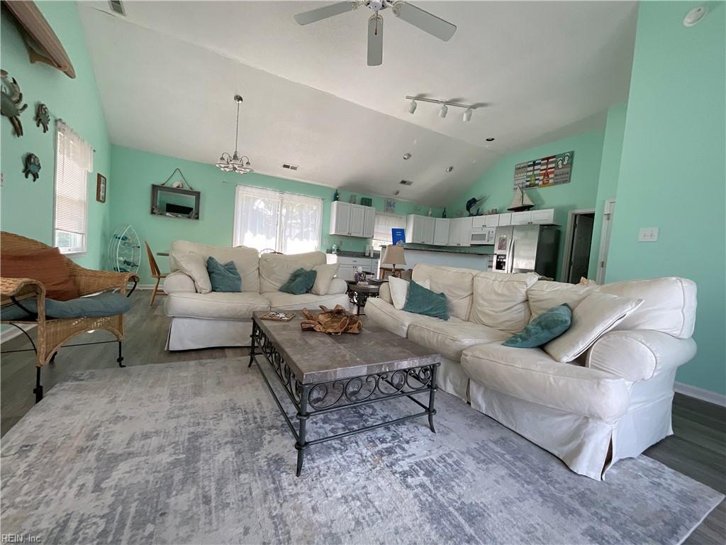 1278 Lakeside Dr Property Photo 2