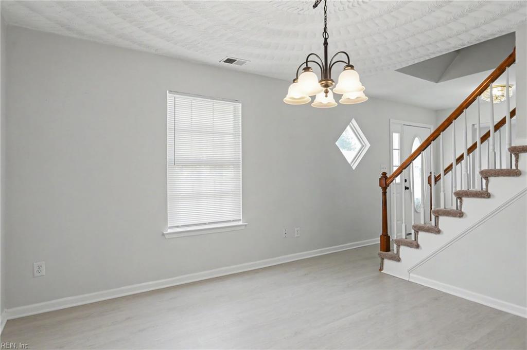 123 Tournament Ct Property Photo 3