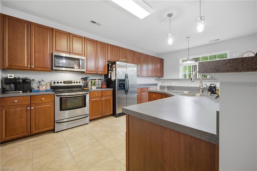 1020 Silver Charm Cir Property Photo 4