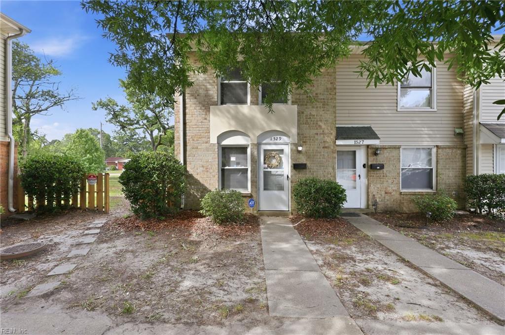 1529 Darren CIR Property Photo 1