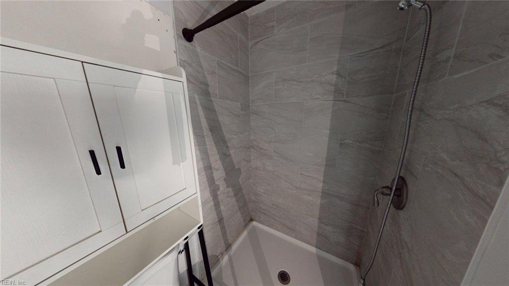 645 Surry St Property Photo 8