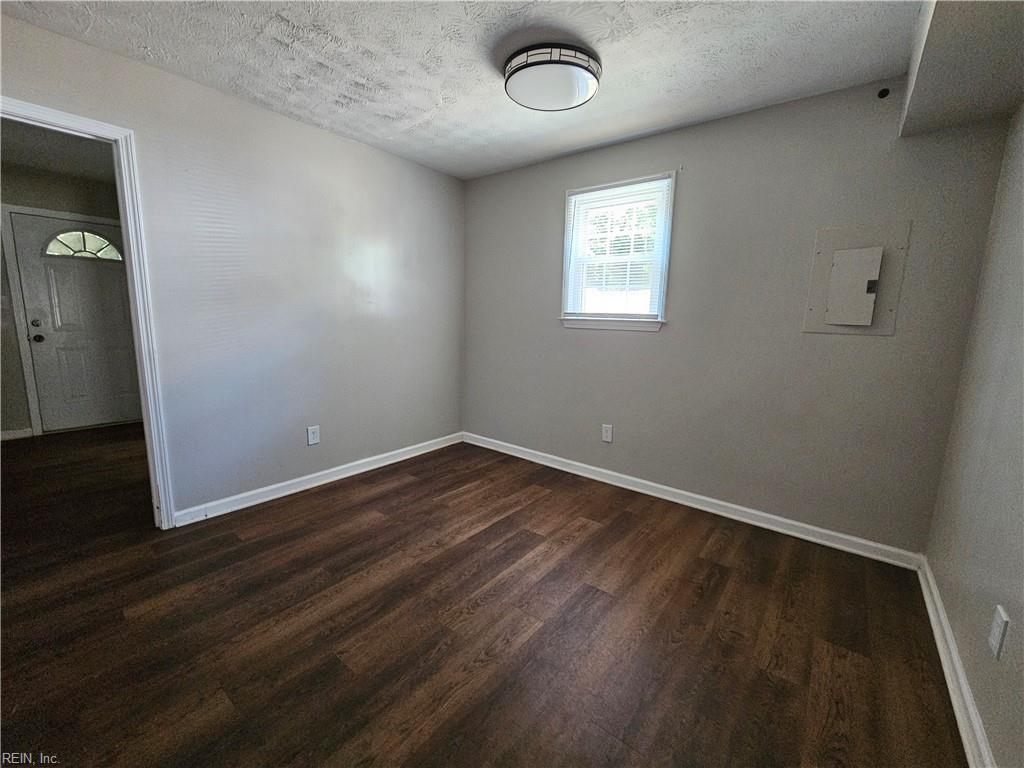 1044 26th St Property Photo 5