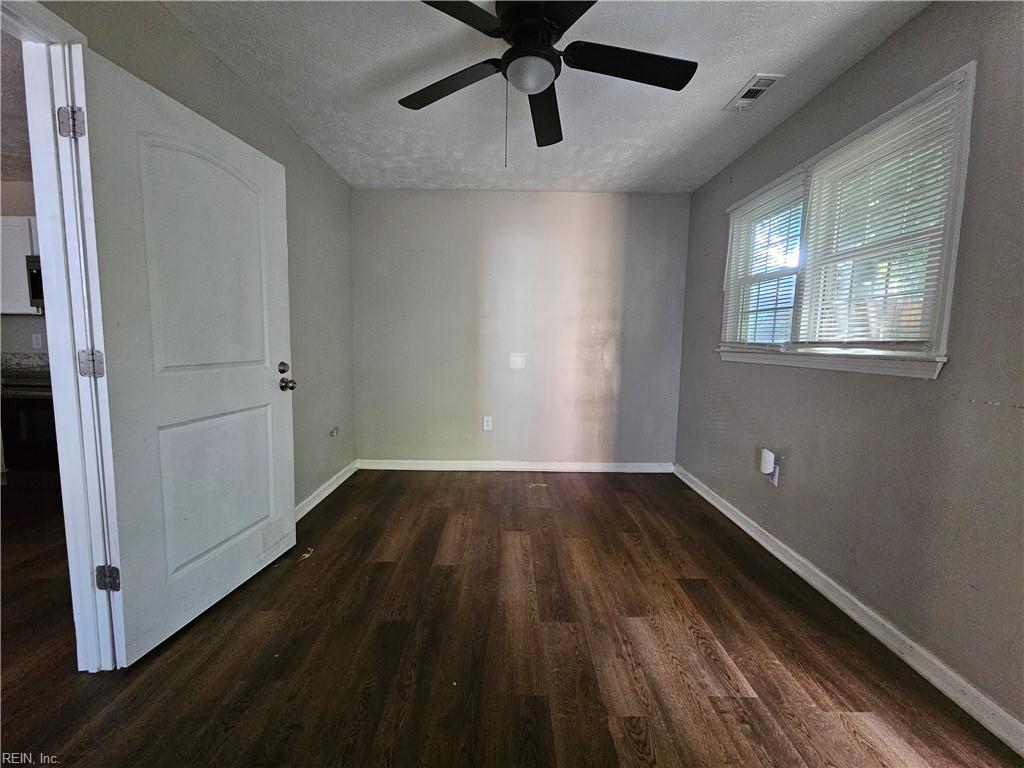 1044 26th St Property Photo 8