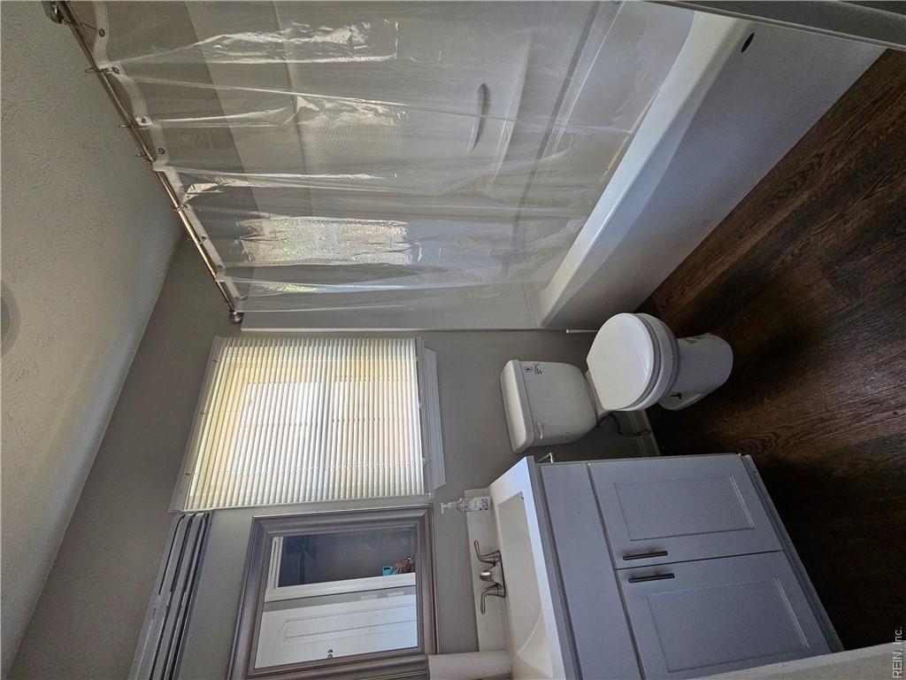 1044 26th St Property Photo 9