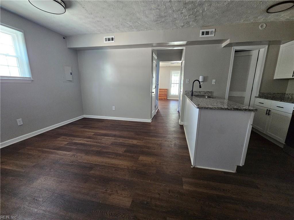 1044 26th St Property Photo 10