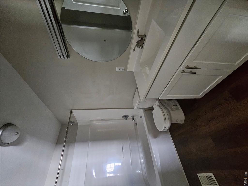 1044 26th St Property Photo 12
