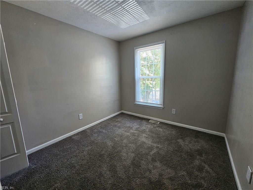 1044 26th St Property Photo 13