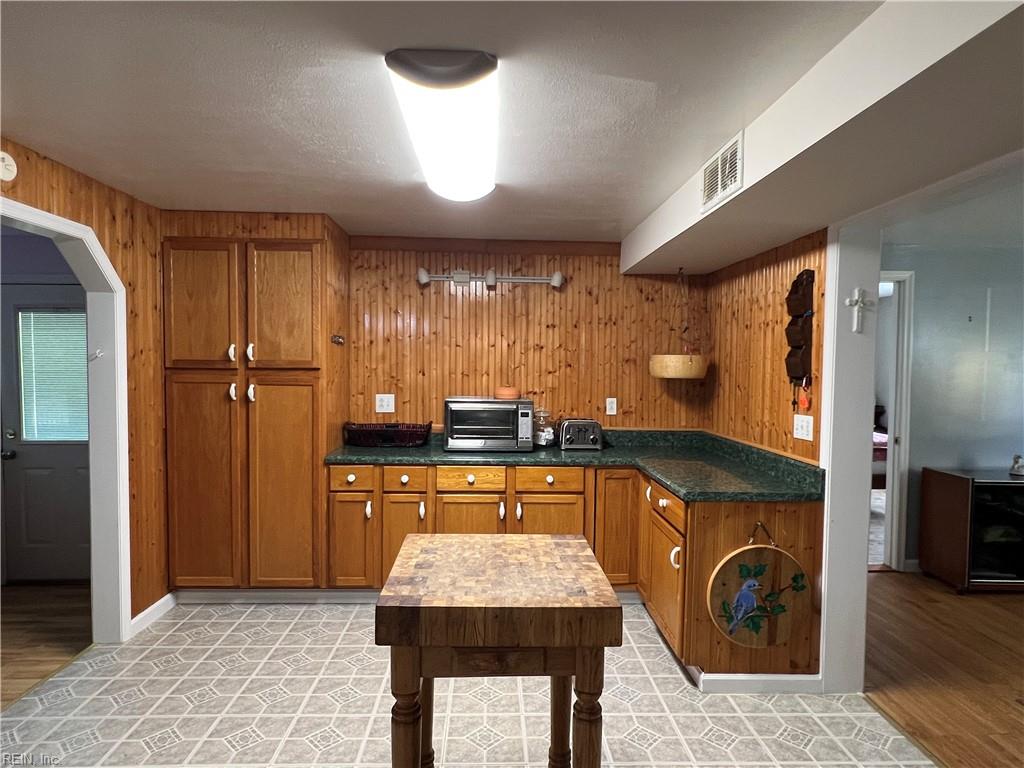 203 Watkins Mill Rd Property Photo 9
