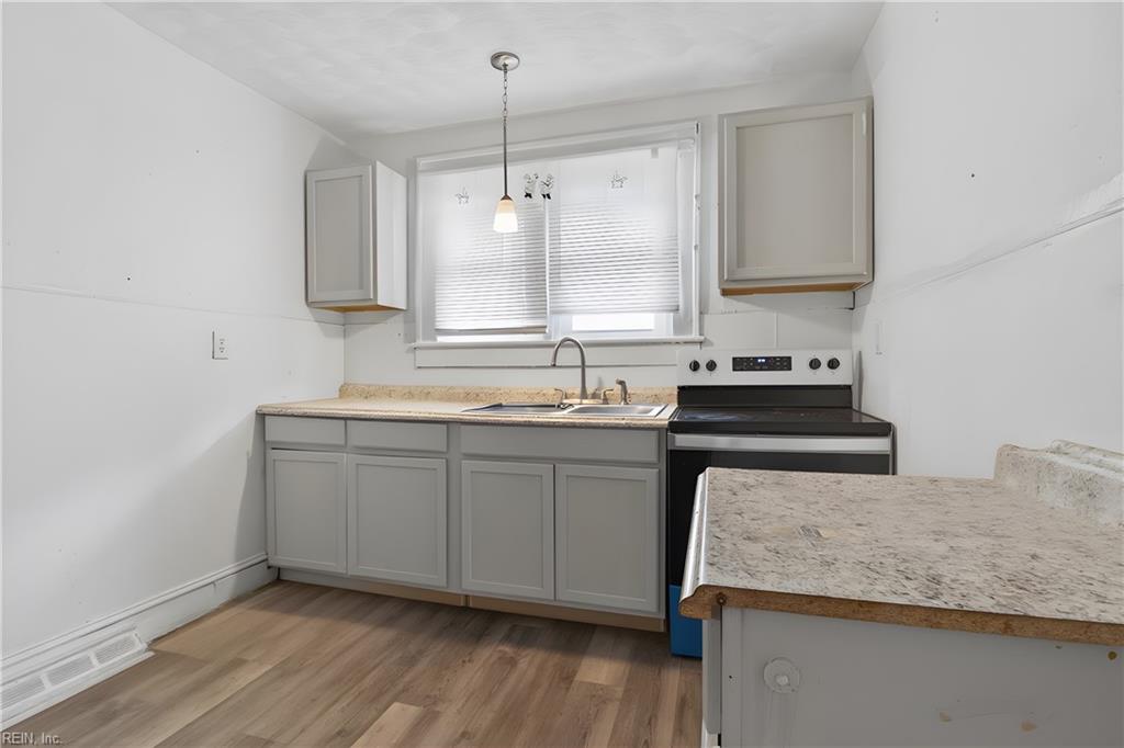 110 Halifax St Property Photo 4