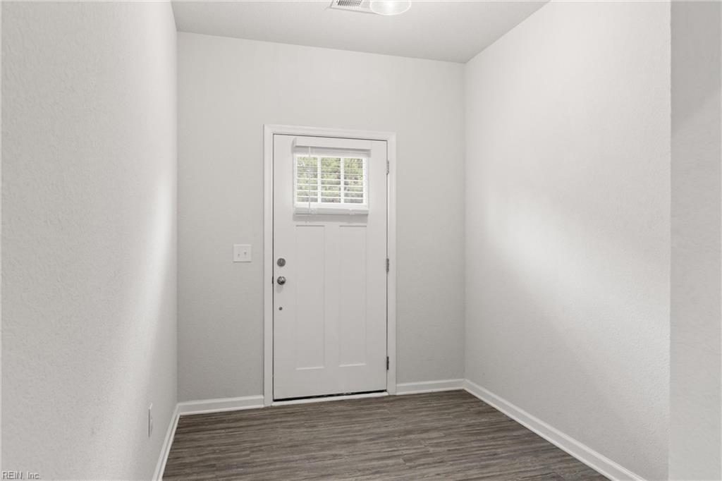 450 Asuza St Property Photo 4