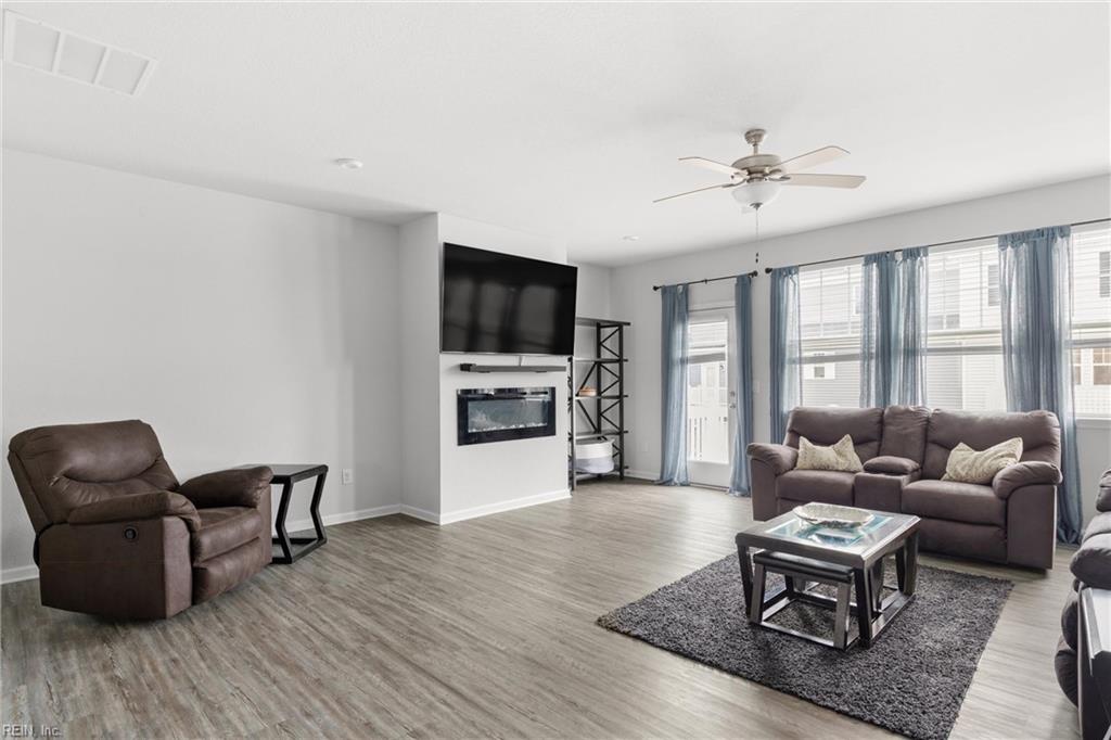 450 Asuza St Property Photo 9